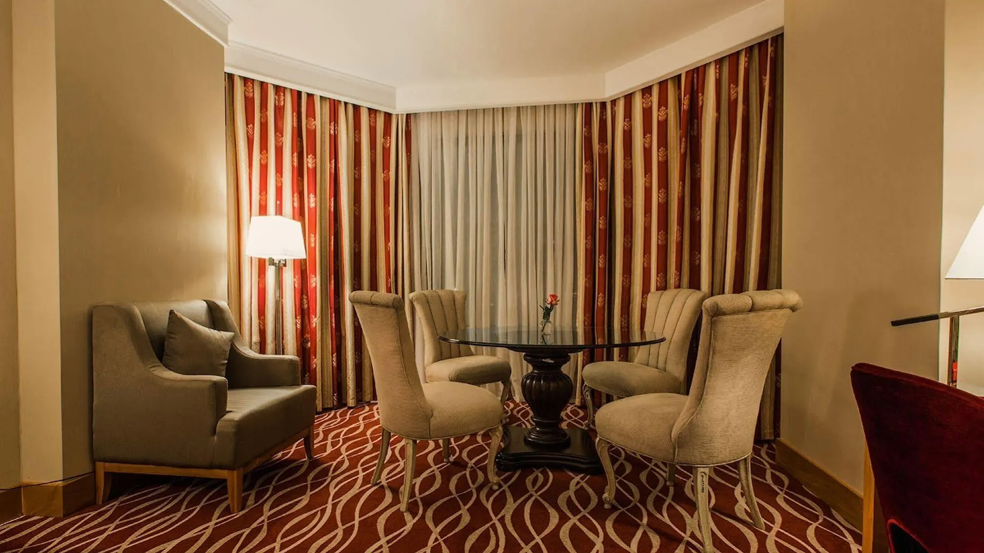 Ramada Plaza Astana Hotel 5*, 아스타나